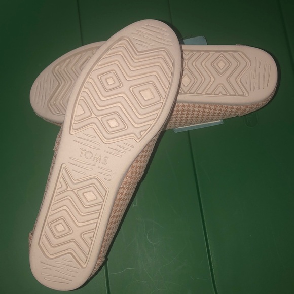 TOMS - Picture 4 of 5